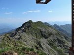 Dalla cima verso il Capezzone (in vetta si notano alcune persone.....)